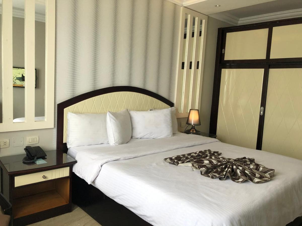 Fleet Club Mahrousa Alexandria Exterior foto A bedroom in a hotel