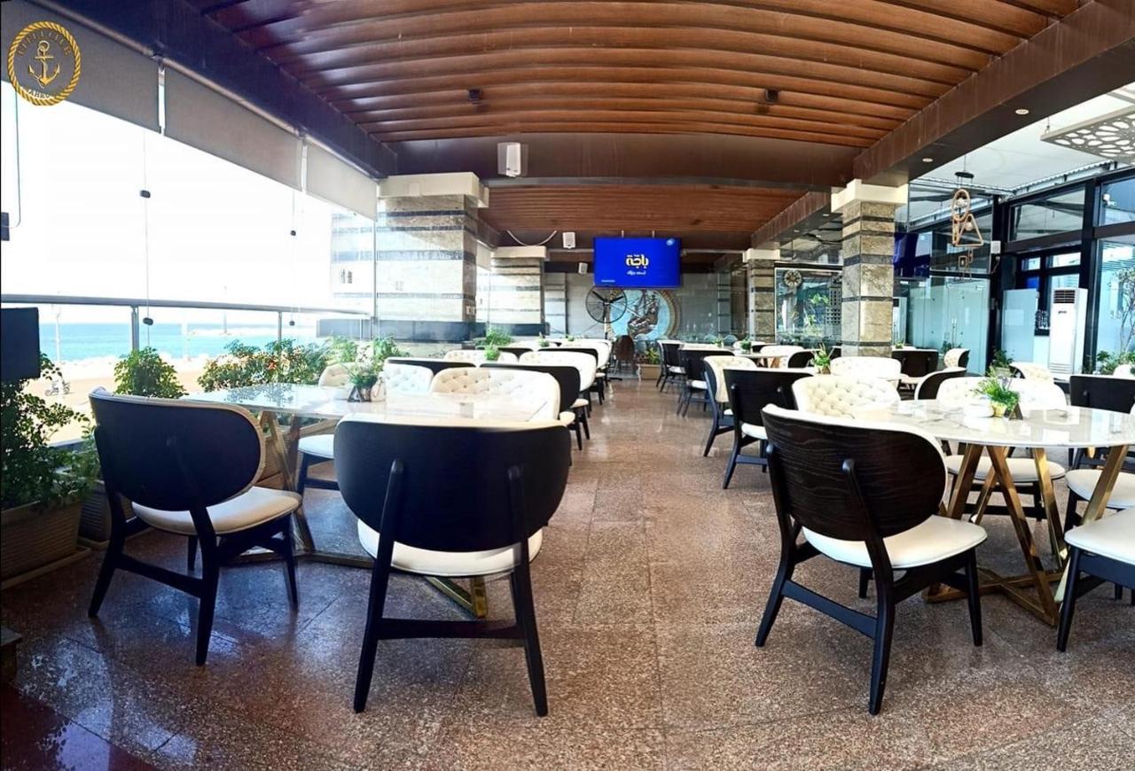 Fleet Club Mahrousa Alexandria Exterior foto The interior of the lounge