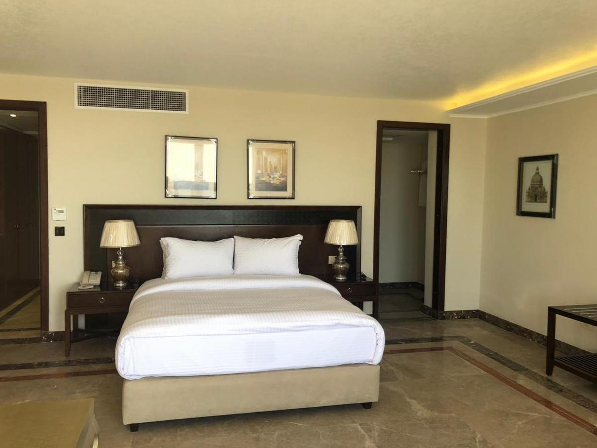 Fleet Club Mahrousa Alexandria Exterior foto A bedroom at the hotel