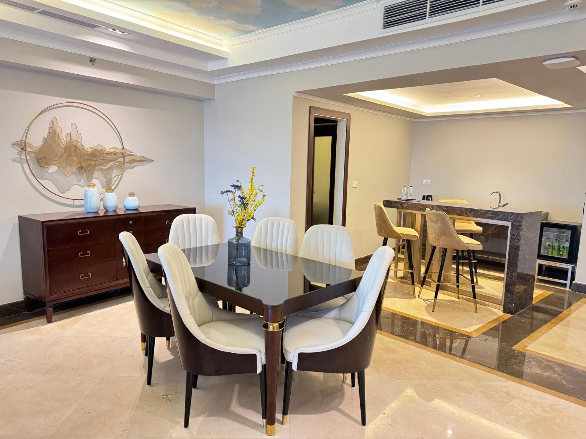 Fleet Club Mahrousa Alexandria Exterior foto A dining room in a luxury apartment