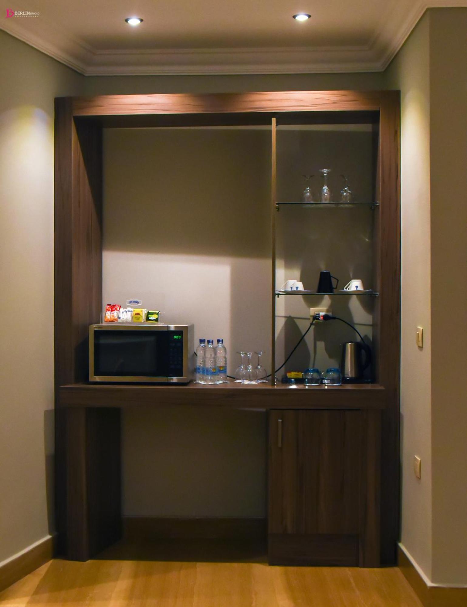 Fleet Club Mahrousa Alexandria Exterior foto A wet bar in a hotel room